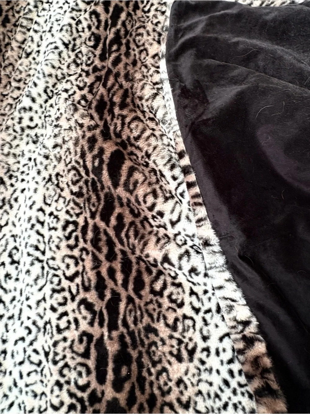 HUGE 64” x 58” Reversible Leopard Print Plush Throw Blanket Black & Cream